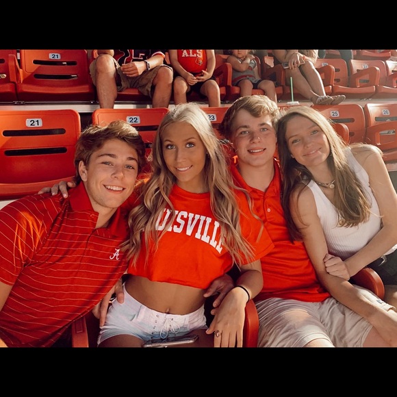 Meet your Posher, Shelby - Picture 2 of 7